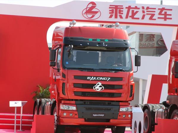 Xe tải đầu kéo Chenglong nhập khẩu