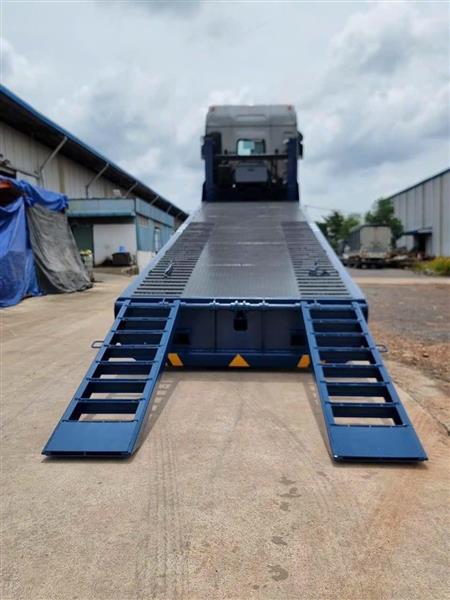 XE NÂNG ĐẦU CHỞ MÁY CÔNG TRÌNH HOWO MAX 4 CHÂN