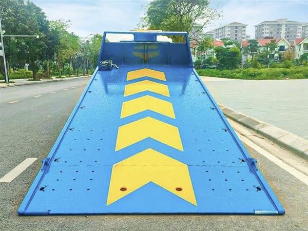 Xe cứu hộ giao thông 2 chức năng ISUZU FRR650 sàn trượt kéo chở xe
