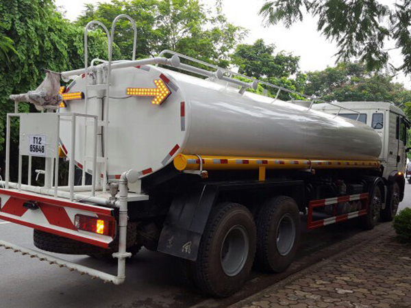 Xe phun nước rửa đường tưới cây Howo T5G 8x4-17m3 5